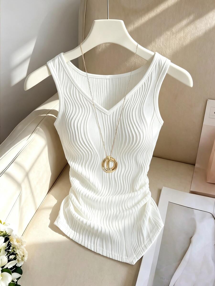 SHEIN 女款純白色無袖V領背心上衣,時尚優雅極簡基本款,夏季日常穿著,針織面料,不對稱波浪下擺,彈性側邊,適合日間 - 白色 - 查看 1