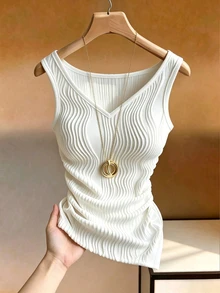 SHEIN 女款純白色無袖V領背心上衣，時尚優雅極簡基本款，夏季日常穿著，針織面料，不對稱波浪下擺，彈性側邊，適合日間 - 白色 - 查看 5
