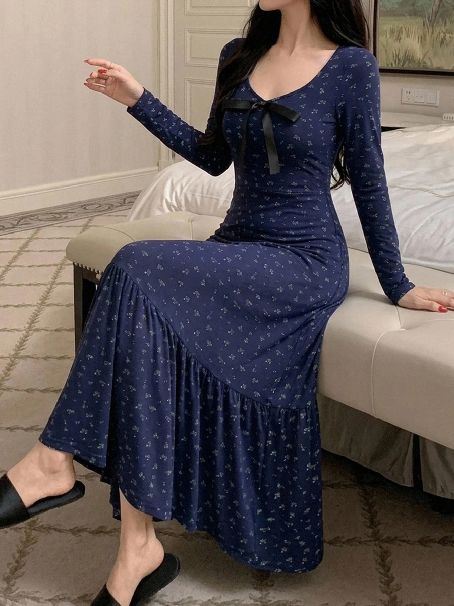 DAZY Vacation Style Ditsy Floral Spaghetti Strap Long Nightgown For Women - Blue - View 1