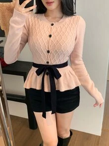 Joudiya 女款粉色甜美針織開襟毛衣，圓領，麻花編織，蝴蝶結腰帶，收腰設計，荷葉邊下擺，修身版型，適合約會與通勤，秋冬款 - 粉色 - 查看 5
