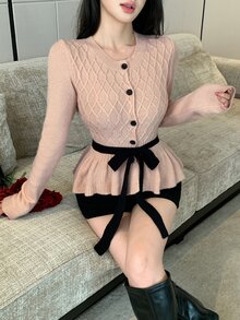 Joudiya 女款粉色甜美針織開襟毛衣，圓領，麻花編織，蝴蝶結腰帶，收腰設計，荷葉邊下擺，修身版型，適合約會與通勤，秋冬款 - 粉色 - 查看 8