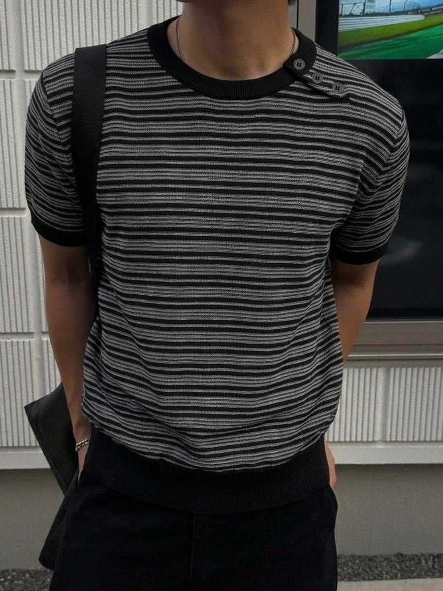 DAZY 男士短袖條紋圓領鈕扣不對稱門襟針織上衣 - 黑色 - 查看 1