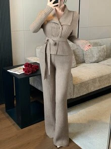 DAZY Setelan 2 Potong Wanita Musim Gugur/Dingin: Sweater Rajut Bergaris Elegan dengan Kerah Lipat, Ikat Pinggang dan Kancing, Dipadukan dengan Celana Panjang Lebar, Warna Aprikot/Camel, Cocok untuk Beraktivitas di Luar Rumah dan Kencan - Aprikot - View 8