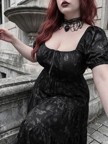 Whyspr Y2K Gothic Butterfly & Skull Print Plus Size Dress, Cinched Waist A-Line Ruffle Hem Short Sleeve Dress - Black - View 6