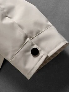 Manfinity Roghcode Jaket Kancing Asimetris Beige Pria, Jaket Motor Kerah Tegak Pendek Longgar, Gaya Minimalis High Street, Cocok untuk Streetwear Perkotaan dan Acara Malam Hari - Krem - View 5