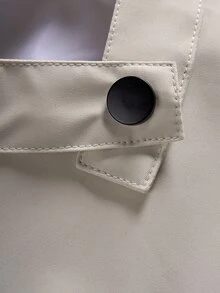 Manfinity Roghcode Jaket Kancing Asimetris Beige Pria, Jaket Motor Kerah Tegak Pendek Longgar, Gaya Minimalis High Street, Cocok untuk Streetwear Perkotaan dan Acara Malam Hari - Krem - View 3