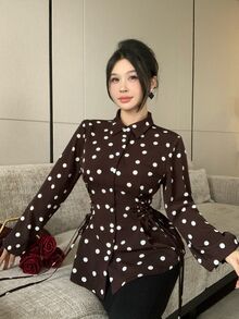 Modelyn Blus Wanita Motif Polka Lengan Panjang Kancing Tunggal dengan Tali Serut di Pinggang, Pakaian Musim Gugur Modis untuk Wanita, Desain Kasual Serbaguna untuk Aktivitas Sehari-hari - Coklat - View 7