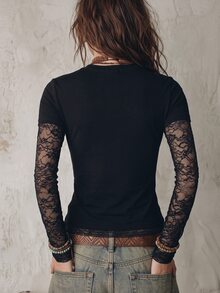 Glimmora تي شيرت نسائي جديد موضة كاجوال متعدد الاستخدامات بياقة دائرية وألوان متباينة مع دانتيل وأكمام طويلة - الأسود - مشاهدة 2