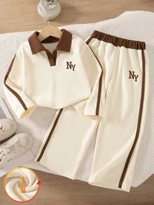 SHEIN Genkimix Kids 2件組女童幼兒套裝，復古休閒風字母刺繡工藝，對比色翻領半拉鍊長袖上衣，側條紋設計搭配 - 杏色 - 查看 3