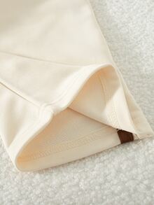 SHEIN Genkimix Kids 2件組女童幼兒套裝，復古休閒風字母刺繡工藝，對比色翻領半拉鍊長袖上衣，側條紋設計搭配 - 杏色 - 查看 5