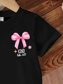 SHEIN 女嬰「God Says I Am Strong」蝴蝶結珍珠愛心印花圓領短袖可愛 Y2K 休閒黑色圖案 T 恤，適合學校、假期、夏季度假 - 黑色 - 查看 6