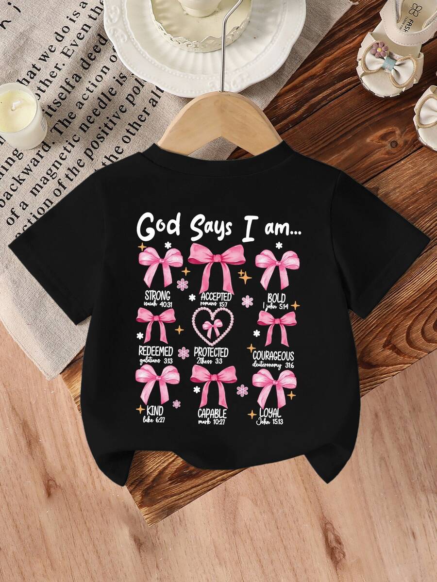 SHEIN 女嬰「God Says I Am Strong」蝴蝶結珍珠愛心印花圓領短袖可愛 Y2K 休閒黑色圖案 T 恤,適合學校、假期、夏季度假 - 黑色 - 查看 1