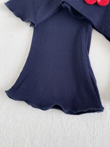 SHEIN Playful Pals 2件組幼女上衣與喇叭褲套裝，可愛海軍藍櫻桃貼布，羅紋針織長袖小立領，生日派對家庭里程碑冬季假期穿搭 - 藏蓝色 - 查看 10