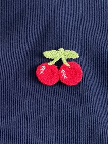 SHEIN Playful Pals 2件組幼女上衣與喇叭褲套裝，可愛海軍藍櫻桃貼布，羅紋針織長袖小立領，生日派對家庭里程碑冬季假期穿搭 - 藏蓝色 - 查看 11