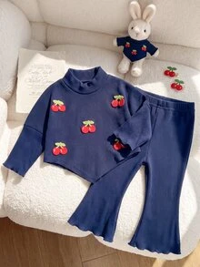 SHEIN Playful Pals 2件組幼女上衣與喇叭褲套裝，可愛海軍藍櫻桃貼布，羅紋針織長袖小立領，生日派對家庭里程碑冬季假期穿搭 - 藏蓝色 - 查看 5