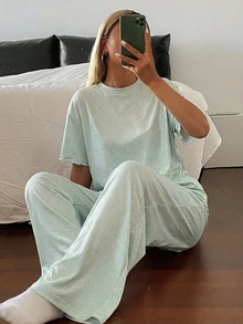 DAZY 2件組甜美碎花寬鬆短袖T恤與寬鬆直筒長款睡褲套裝，女款夏季居家睡衣套裝 - 綠色 - 查看 4