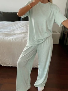 DAZY 2件組甜美碎花寬鬆短袖T恤與寬鬆直筒長款睡褲套裝，女款夏季居家睡衣套裝 - 綠色 - 查看 1