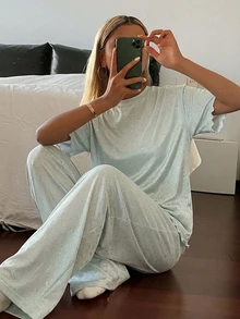 DAZY 2件組甜美碎花寬鬆短袖T恤與寬鬆直筒長款睡褲套裝，女款夏季居家睡衣套裝 - 綠色 - 查看 3