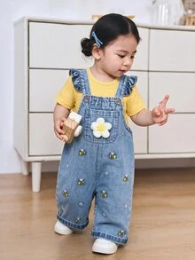 SHEIN Vintaside Kids 1件女嬰藍色牛仔休閒可愛刺繡花卉吊帶褲，適合外出、夏季度假與秋季穿著 - 藍色 - 查看 3