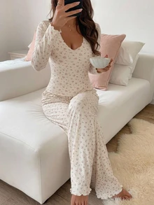 DAZY 女款碎花印花上衣與長褲睡衣套裝 - 米色 - 查看 3