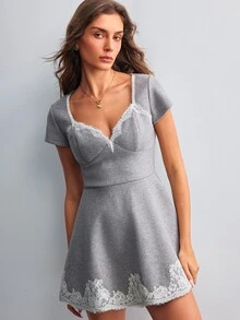 Willow Rêve Gaun Mini Wanita Abu-abu Wol Model Fit-and-Flare, Patchwork Renda, Leher Persegi, Hiasan Bunga, Gaun Musim Panas Romantis dan Elegan untuk Pesta Teh, Kencan, dan Pesta. - Grey - View 4