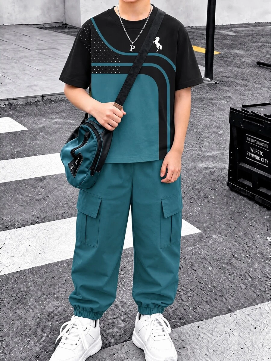 SHEIN 2件組條紋與波點馬標誌印花藍白拼接百搭時尚舒適圓領短袖T恤搭配孔雀藍收口工裝褲套裝,適合四季穿著 - 彩色 - 查看 1