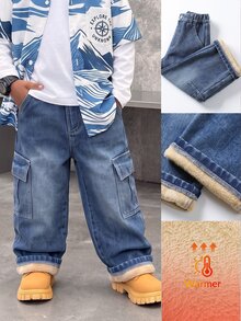 SHEIN Genkimix Kids 男童直筒牛仔褲，水洗深藍色，舒適直筒版型，兩側附貨物口袋，秋冬保暖內裡，彈性腰帶舒適穿著，可搭配運動衫或毛衣，適合休閒街頭風、日常通勤、戶外散步 - 深色水洗藍 - 查看 4