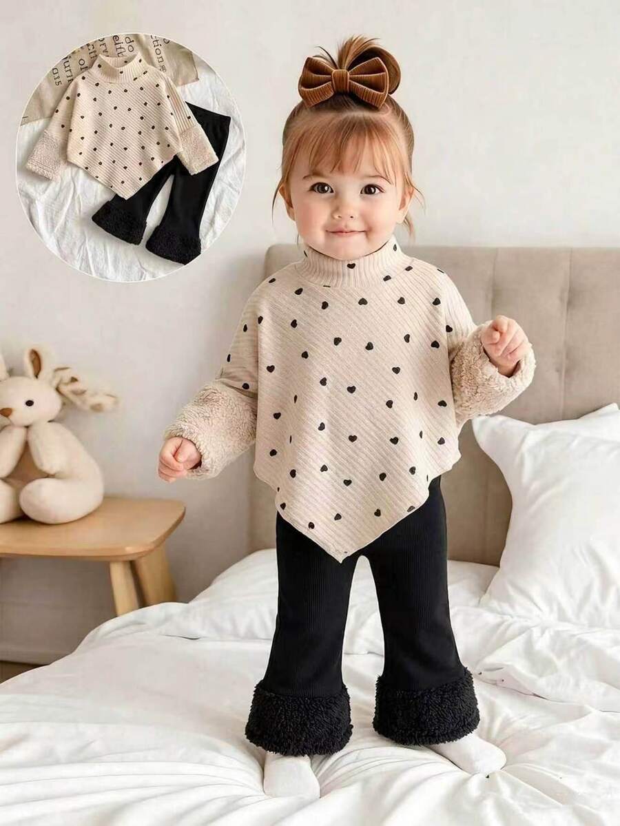 SHEIN 2件組幼女上衣與喇叭褲套裝,甜美粉黑愛心印花,羅紋毛絨飾邊,長袖小高領,生日派對秋季聖誕假期時尚款 - 彩色 - 查看 1