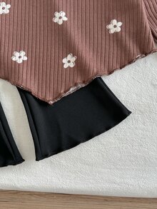 SHEIN Playful Pals 2件組幼女上衣喇叭褲套裝，可愛甜美棕黑花卉印花，荷葉邊長袖小高領，休閒款，適合生日、秋季、假日，舒適羅紋面料 - 棕色 - 查看 7