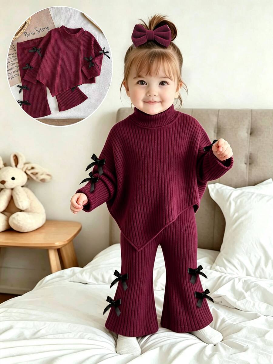 SHEIN Playful Pals 2件組幼女毛衣長褲套裝,甜美酒紅色羅紋設計,黑色蝴蝶結喇叭褲,長袖圓領,休閒款,適合冬季節日,公主風舒適芭蕾造型 - 酒紅色 - 查看 1