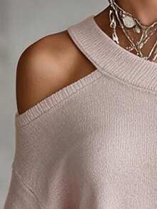 Omancia Gaun Sweater Wanita dengan Desain Lengan Lentera dan Bahu Asimetris yang Elegan - MultiWarna - View 4