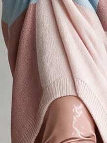 Omancia Gaun Sweater Wanita dengan Desain Lengan Lentera dan Bahu Asimetris yang Elegan - MultiWarna - View 6