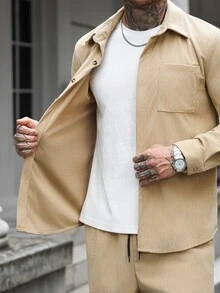 Manfinity CasualCool 男士舒適燈芯絨素色單口袋襯衫上衣與抽繩鬆緊腰長褲2件套，休閒度假、朋友約會、極簡辦公，春秋經典熱銷山本風長袖長褲套裝，適合自穿或送禮給朋友，正式場合 - 卡其色 - 查看 8