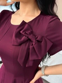 Feyla Vestido midi de unicolor con decoración de lazo, cuello redondo y manga corta para mujer, elegante para boda, Día del Maestro, iglesia, oficina, color burdeos, verano - Morado - Ver 6