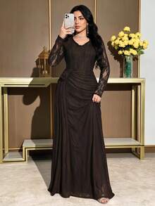 Modelyn 大尺碼女款V領長袖百褶優雅蕾絲洋裝 - 咖啡棕 - 查看 1