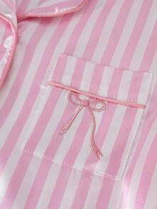 女童甜美可愛優雅休閒日常舒適親膚梭織緞面仿絲綢布料粉色與白色條紋印花蝴蝶結刺繡拼接粉色荷葉邊飾開襟領長袖上衣配長褲睡衣家居服兩件套 - 粉色 - 查看 6
