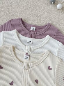 SHEIN 3件組新生女嬰白色、杏色、紫色棉混紡連身衣+帽子可愛休閒套裝，韓風時尚簡約甜美，棉質羅紋親膚柔軟面料，愛心印花與純色長袖長褲連腳連身衣居家服套裝，適合春秋日常外出或居家穿著 - 彩色 - 查看 9