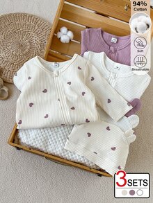 SHEIN 3件組新生女嬰白色、杏色、紫色棉混紡連身衣+帽子可愛休閒套裝，韓風時尚簡約甜美，棉質羅紋親膚柔軟面料，愛心印花與純色長袖長褲連腳連身衣居家服套裝，適合春秋日常外出或居家穿著 - 彩色 - 查看 6