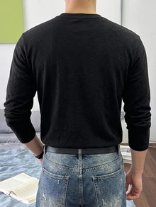 DAZY 春秋款黑色圓領半鈕扣貼袋設計男士T恤 - 黑色 - 查看 2