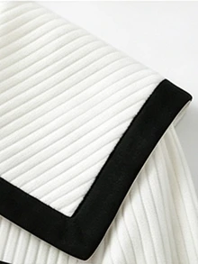 GlowEve تي شيرت نسائي أنيق للتنقل بتصميم كتل لونية ورقعات - أبيض وأسود - مشاهدة 8