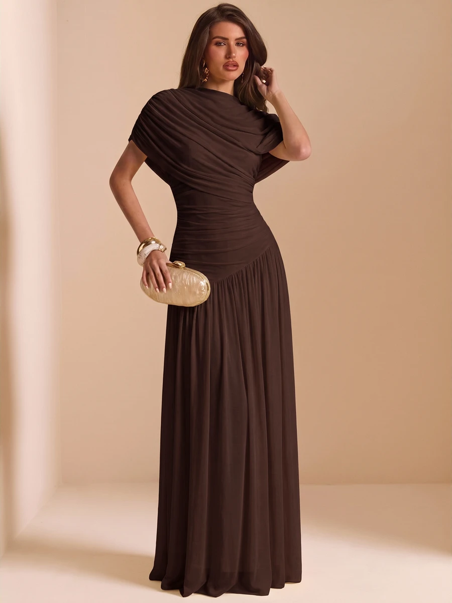 SHEIN BAE CURVE فستان أنيق للنساء ذوات الحجم الكبير بلون موحد وياقة واقفة وأكمام قصيرة بتصميم جناح الخفاش مع طيات - قهوة بني - مشاهدة 1