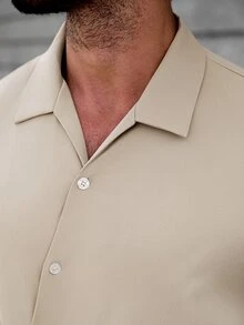 Manfinity Mode Kemeja Pria Lengan Pendek Warna Beige Polos untuk Musim Panas, Pakaian Kantor Kasual Elegan, Gaya Klasik, Potongan Longgar untuk Liburan, Pernikahan, Santai Sehari-hari & Perjalanan Akhir Pekan - Khaki - View 6