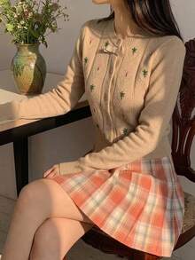 DAZY 女款圓領修身長袖針織開襟衫，刺繡圖案休閒度假復古風，適合女孩春秋冬穿著 - 杏色 - 查看 5