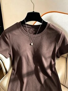 GlowEve CURVE 女款大尺碼圓領蕾絲拼接不對稱下擺純色休閒百搭日常短袖T恤 - 咖啡棕 - 查看 3