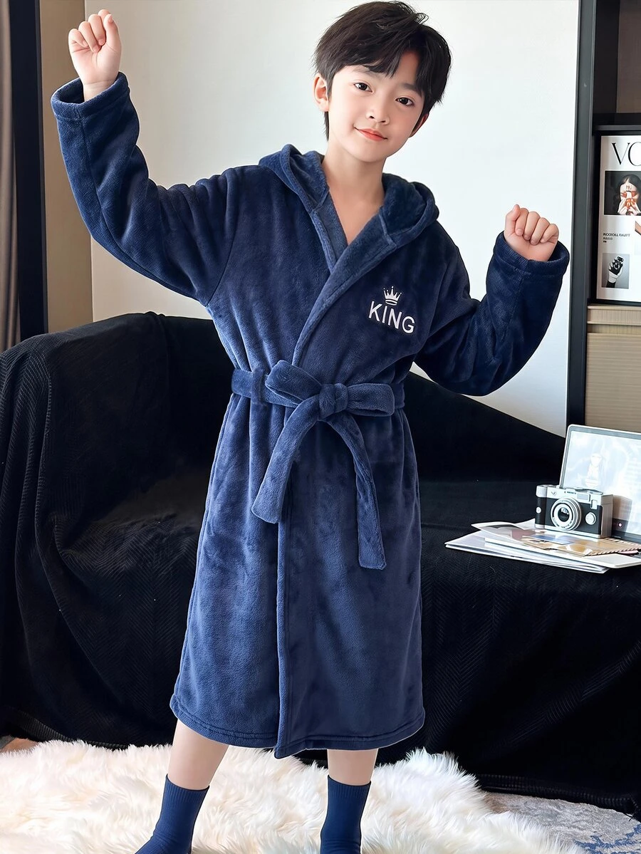 SHEIN Little Byeori 兒童青少年男孩休閒秋冬款毛絨字母圖案藍色連帽家居服睡袍睡衣,柔軟親膚法蘭絨 - 寶藍色 - 查看 1