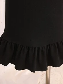 SHEIN 少女黑色修身簡約優雅時尚半高領連肩長袖修身長洋裝，純色毛絨羅紋面料基本款，魚尾裙擺，秋冬時尚內搭洋裝，法式優雅甜美可愛，適合度假、畢業典禮、開學季、婚禮季、派對及各種正式場合、聖誕節 - 黑色 - 查看 4