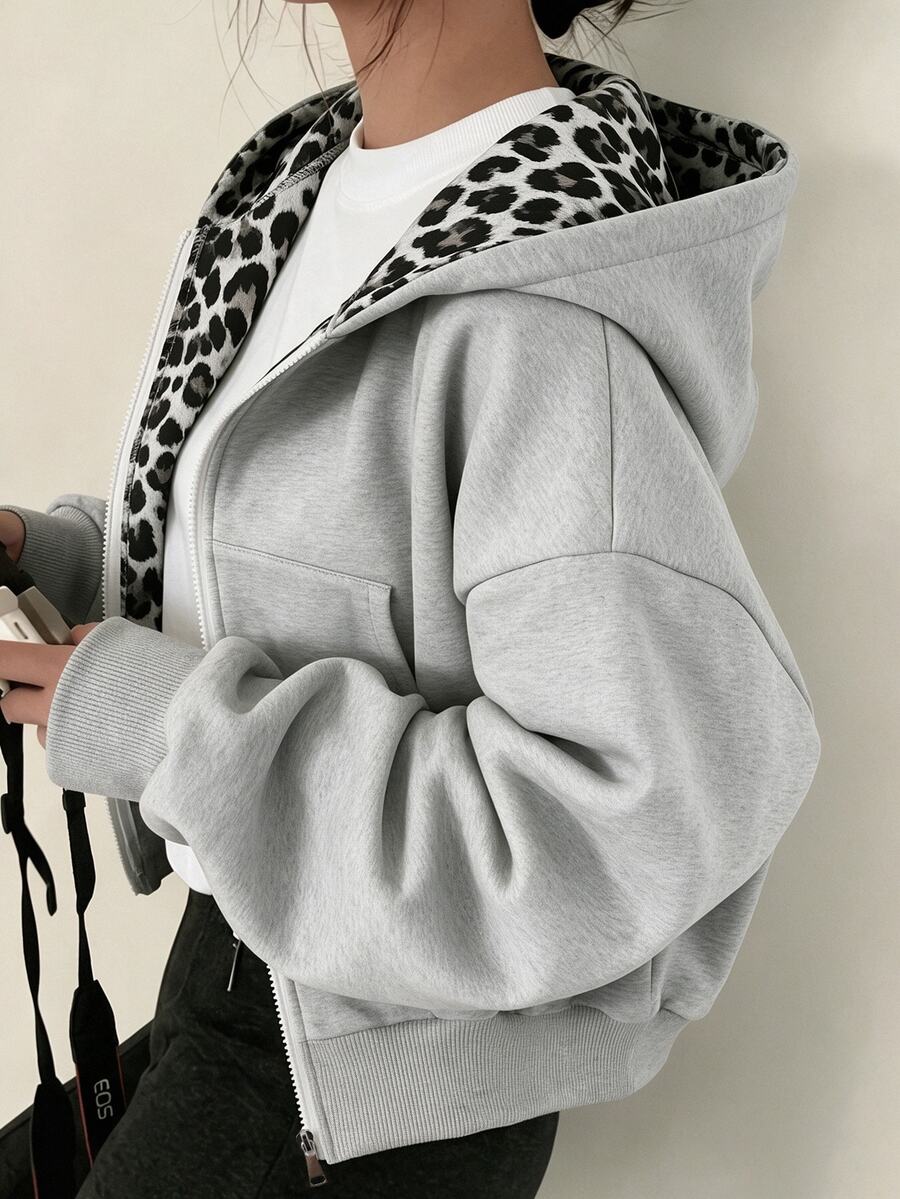 SHEIN 青少年女孩短款連帽拉鍊夾克,灰色寬鬆落肩開襟外套,豹紋對比連帽內裡,休閒街頭風可愛袋鼠口袋 - 灰色 - 查看 1