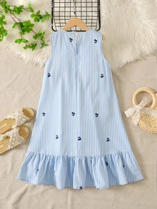 SHEIN 少女度假休閒春夏時尚可愛圓領藍白條紋櫻桃印花寬鬆A字拼接荷葉邊無袖娃娃裙 - 藍色 - 查看 7
