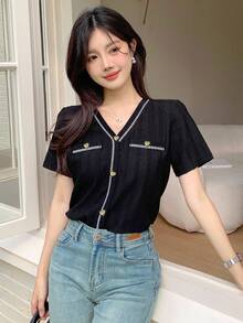 DAZY 女士短袖单排扣 V 领撞色休闲针织上衣夏季 - 黑色 - 查看 2