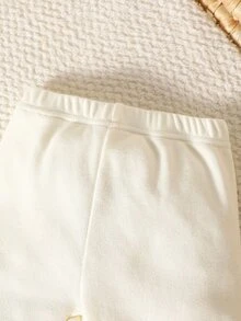 SHEIN 2件組新生兒春秋款粉色與奶油色甜美溫柔風 3D花朵裝飾麻花針織荷葉邊長袖開襟衫與配套花朵裝飾直筒長褲套裝，寬鬆休閒版型，適合日常外出、戶外散步、1歲生日拍照、家庭聚會、短途旅行 - 紅色 - 查看 7